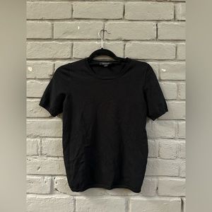 ANN TAYLOR women’s basic black tee